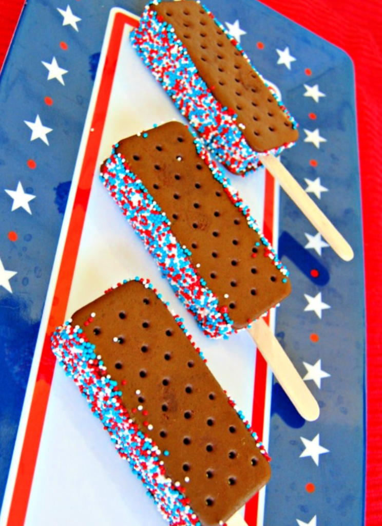 kid friendly 4th-of-july-ideas-my-home-and-travels ice cream sandwich on a stick