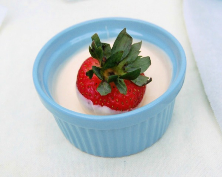 kid-friendly-4th-of-july-treats-my-home-and-travels dip strawberries