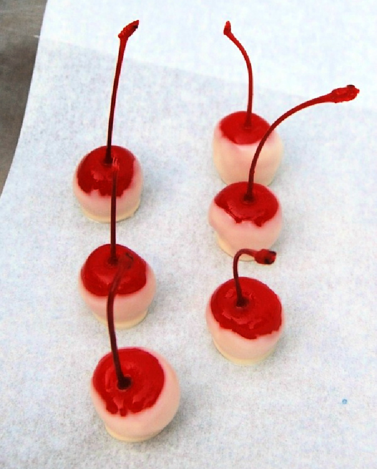 kid-friendly-4th-of-july-treats-my-home-and-travels dipped cherries