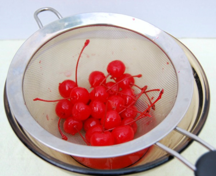 kid-friendly-4th-of-july-treats-my-home-and-travels draining cherries