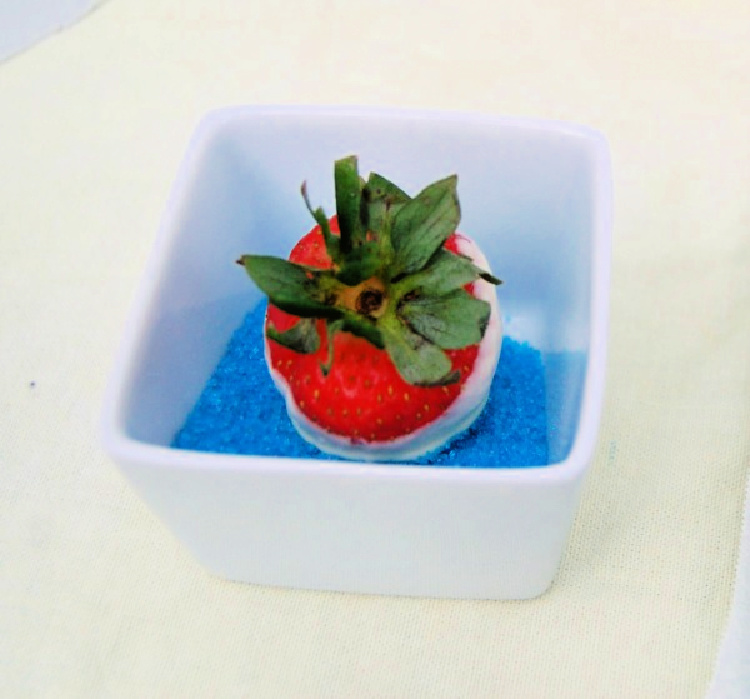 kid-friendly-4th-of-july-treats-my-home-and-travels dip strawberries in blue sugar