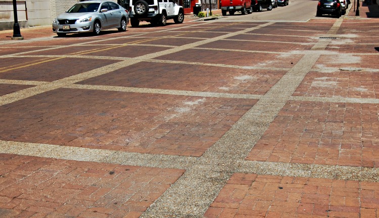 historic street in Laurel MS