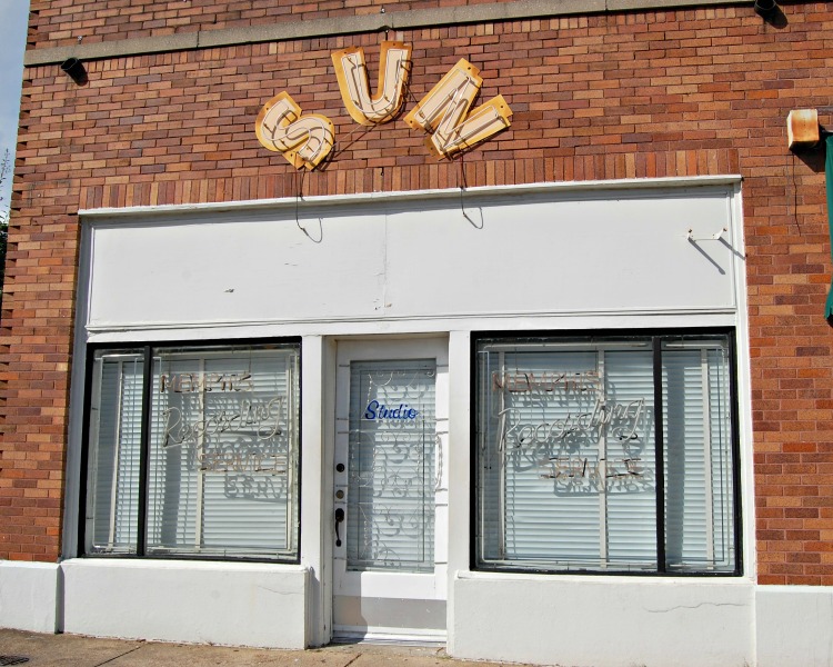 sun-studio-entrance-memphis-not-just-paper-and-paint