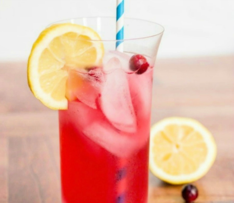 12-Cranberry-Cocktails-to-Try-This-Fall-my-home-and-travels- mimosa