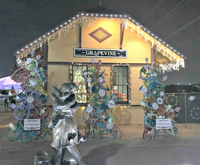 Why You Should Visit Grapevine, Texas During Christmas - My Home and