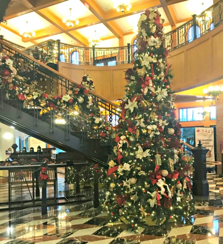 Why You Should Visit Grapevine, Texas During Christmas - My Home and
