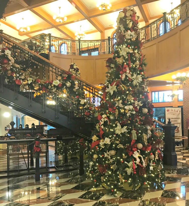 Why You Should Visit Grapevine, Texas During Christmas - My Home and ...