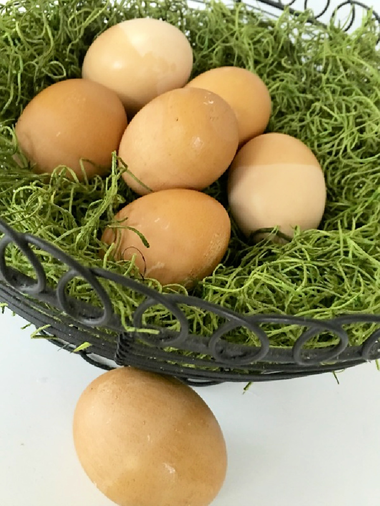 NATURAL DYED EGGS