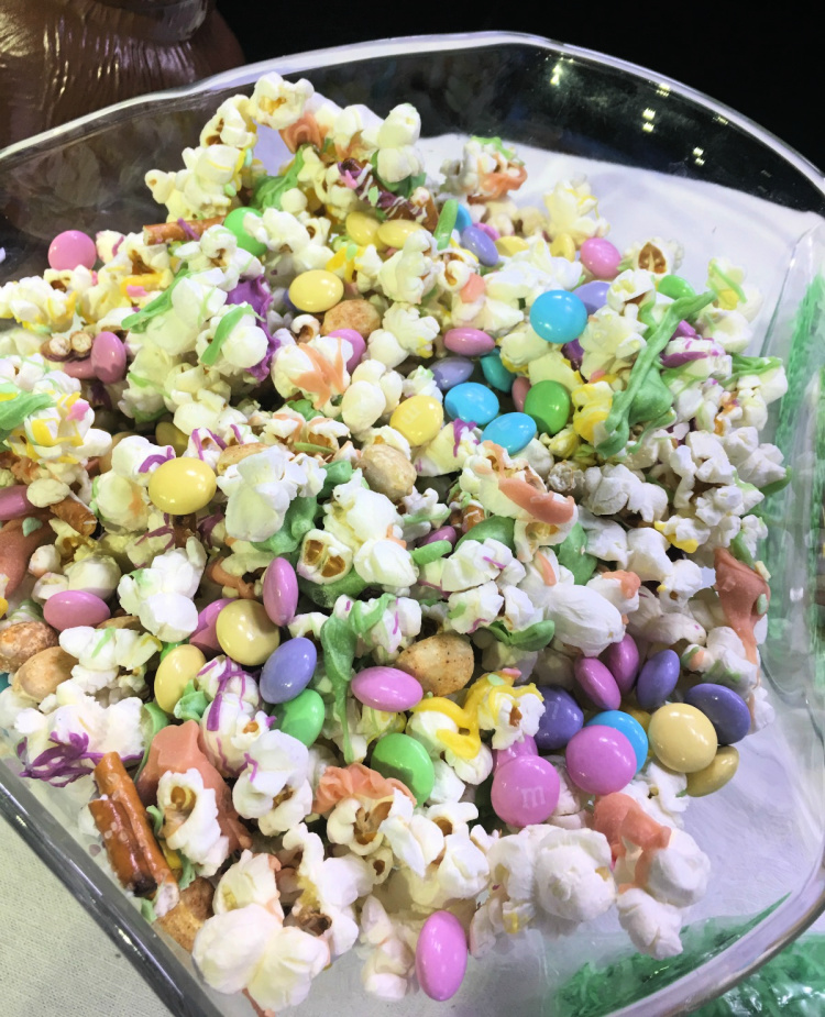 popcorn crunch for Easter for treats and goodies