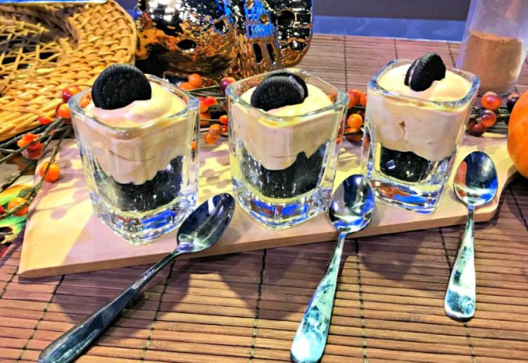 oreo-pumpkin-trifle-dessert-my-home-and-travels in mini parfait glasses