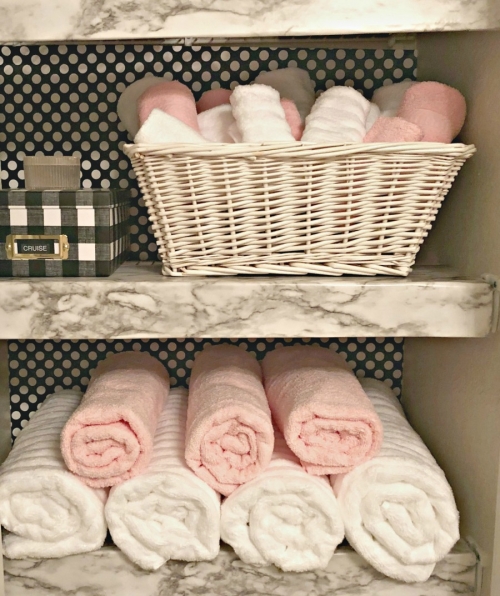 rolled washcloths in closet - simple wire shelving hacks!