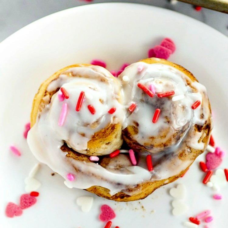 Sweet Breakfast Ideas For Valentine's Day my home and travels heart cinnamon roll