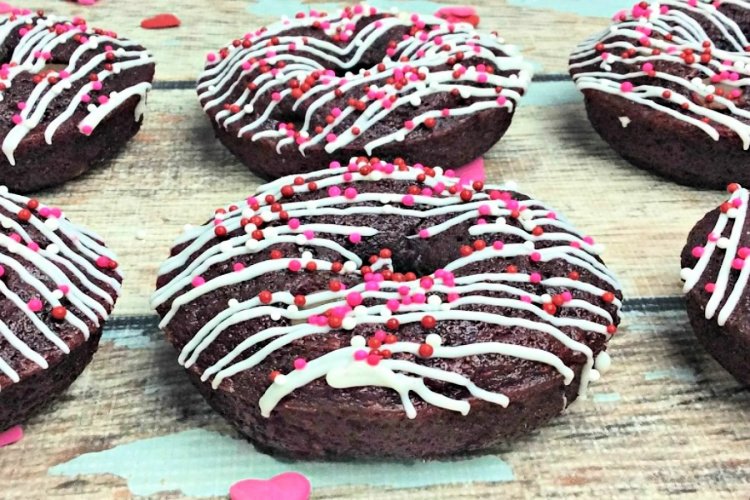 red-velvet-recipes-to-try-my-home-and-travels- donuts