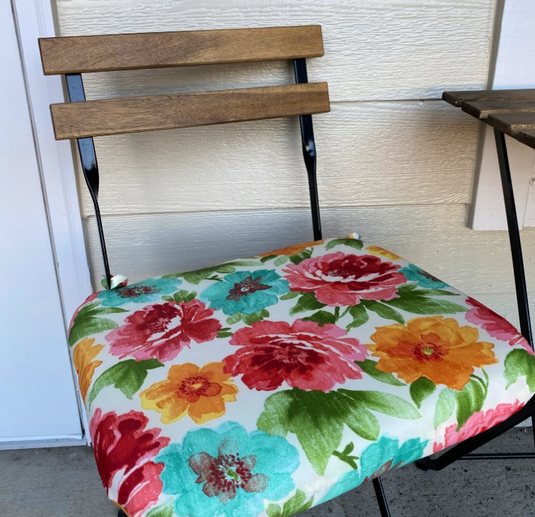 saturday-snapshots-chair-cushion-my-home-and-travel