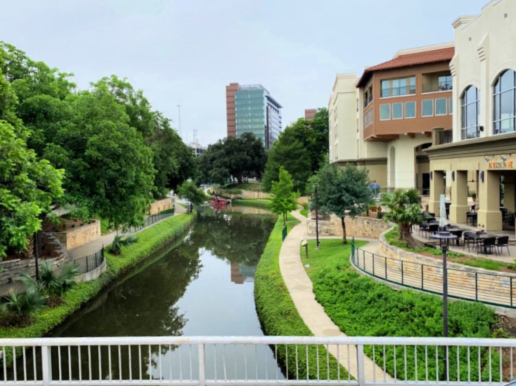 city-sightseeing-tour-san-antonio-my-home-and-travels- the riverwalk views