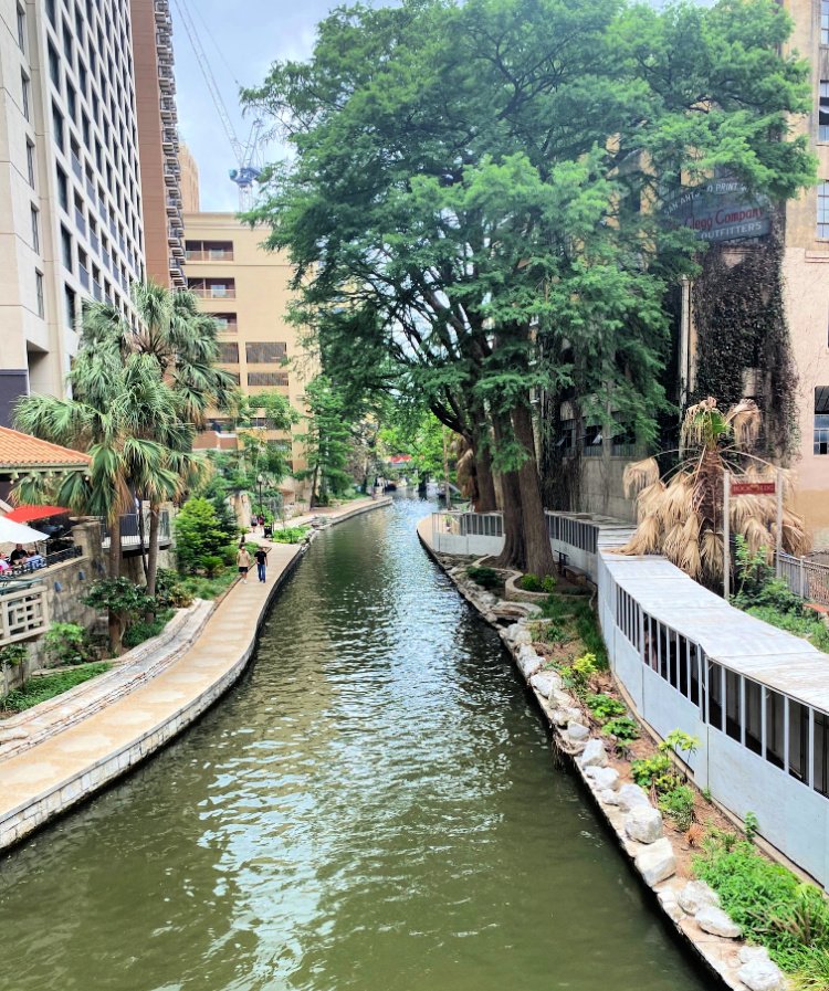 city-sightseeing-tour-san-antonio-my-home-and-travels- riverwalk view 