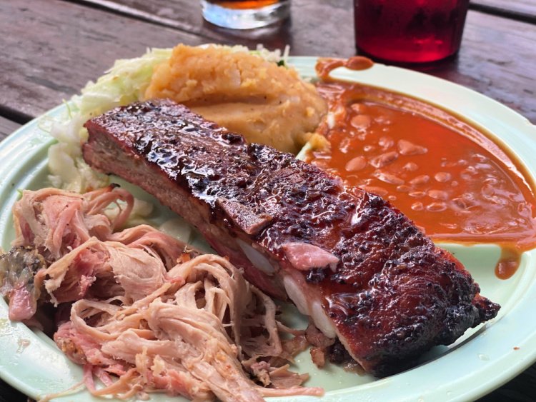 favorite-things-in-austin-my-home-and-travels-salt-lick-bbq-picnic-seating brisket and sausage dinner