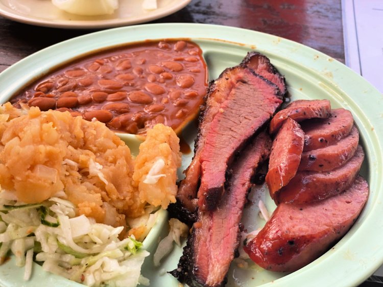 favorite-things-in-austin-my-home-and-travels-salt-lick-bbq-picnic-seating rib dinner