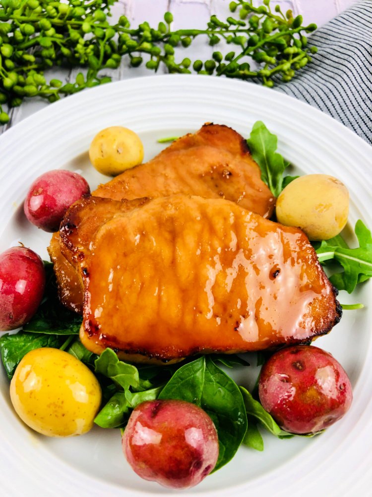 Maple Glazed Boneless Pork Chops My Home And Travels   Maple Glazed Bonesless Pork Chops My Home And Travels Plated 