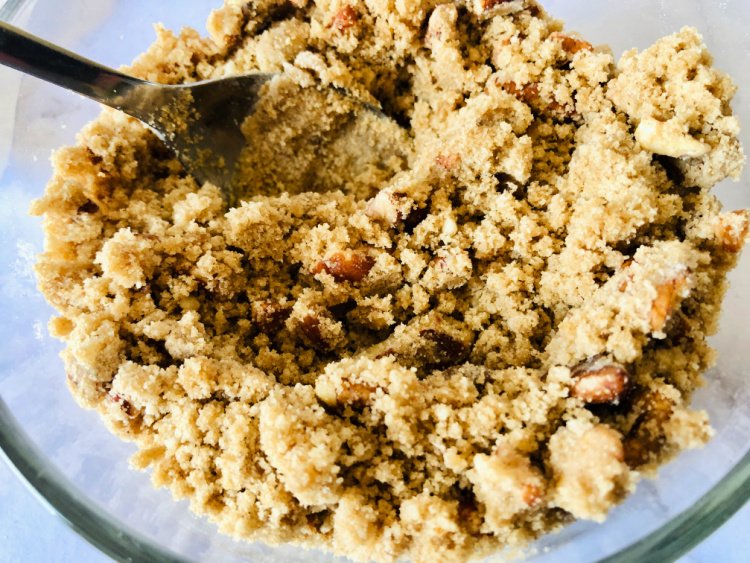sweet-potato-casserole-my-home-and-travels- topping mixture crumbled