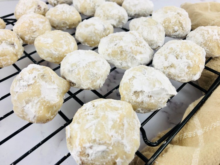 easy-snowball-cookie-recipe-my-home-and-travels- finished cookies
