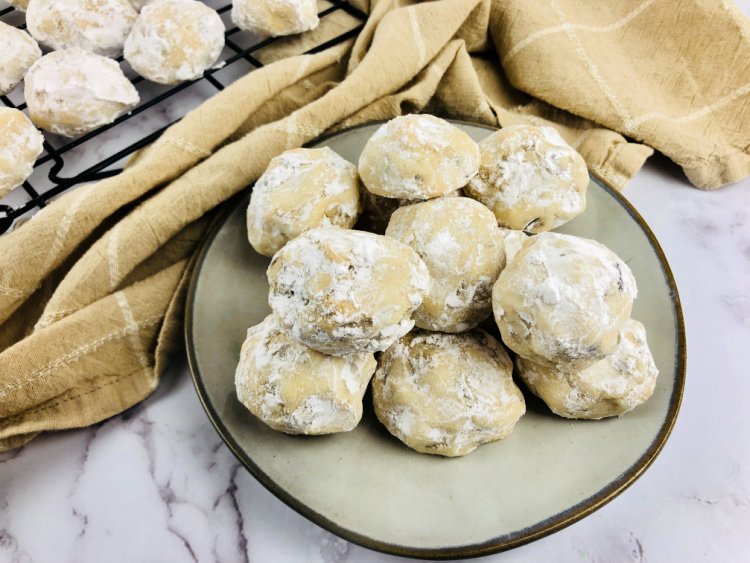 easy-snowball-cookie-recipe-my-home-and-travels- in bowl