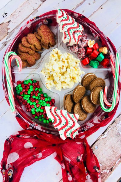 holdiay-movie-snack-tray-with-popcorn-my-home-and-travels featured image