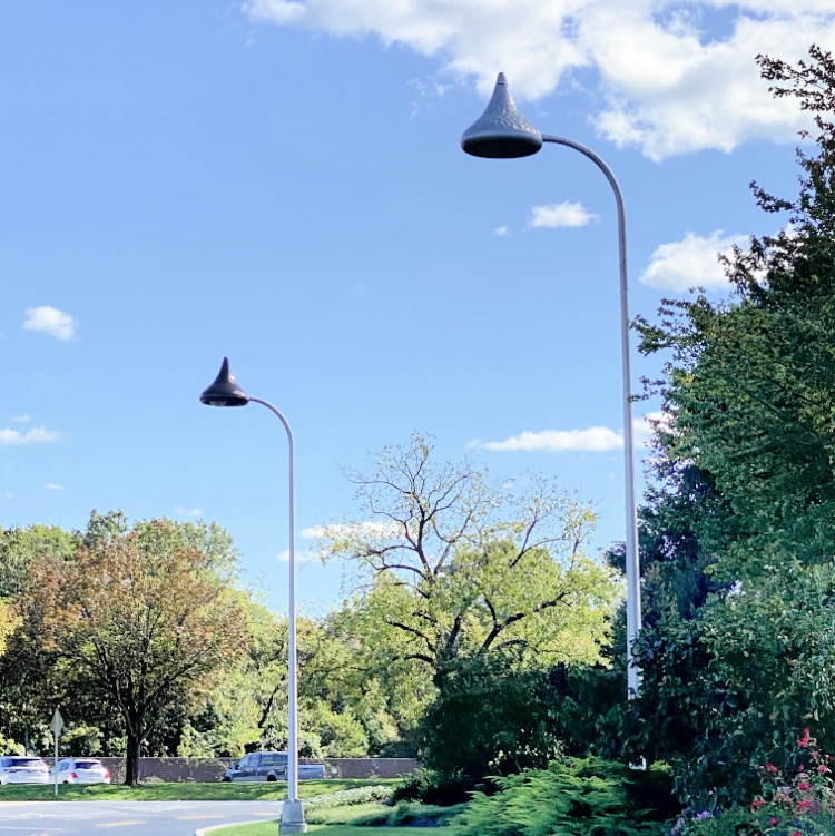 touring-hersheys-chocolate-world-pennsylvania-my-home-and-travels kiss light post