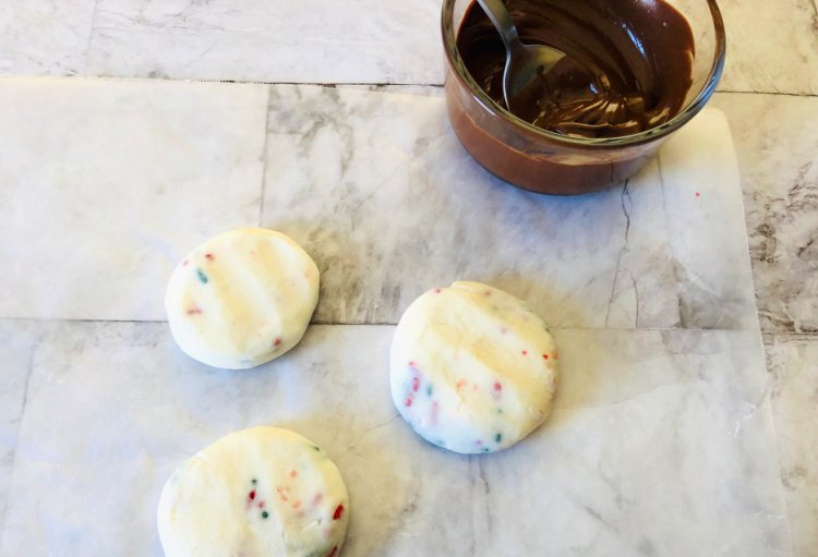 easy-peppermint-patties-my-home-and-travels can add chocolate