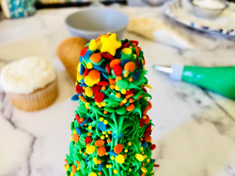 sugar-cone-christmas-tree-cupcake-toppers-my-home-and-travels- finished tree added