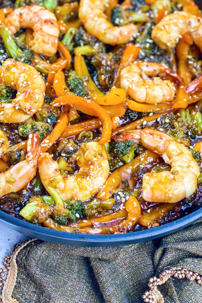 shrimp-and-Broccoli-Stir-Fry-with-Spicy-Honey-Garlic-Sauce-my-home-and-travels- mixed in skillet and bowl