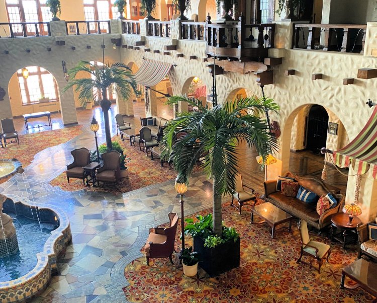touring-the-hotel-hershey-pennsylvania-my-home-and-travels lobby view