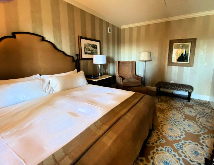 touring-the-hotel-hershey-pennsylvania-my-home-and-travels-suite-king-room.
