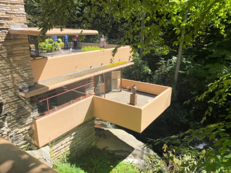 fallingwater-frank-lloyd-wright-my-home-and-travels-view-of-balcon