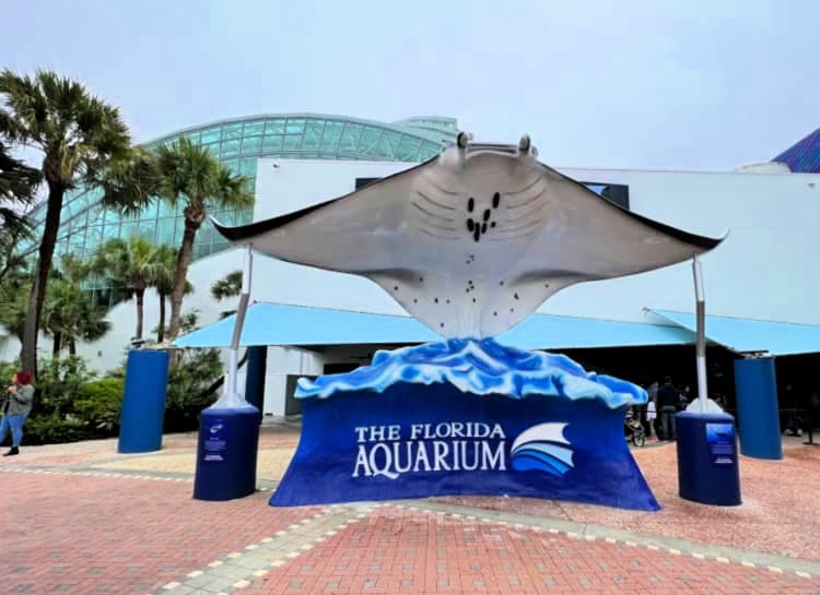 tampa-riverwalk-pass-my-home-and-travels-aquarium entrance