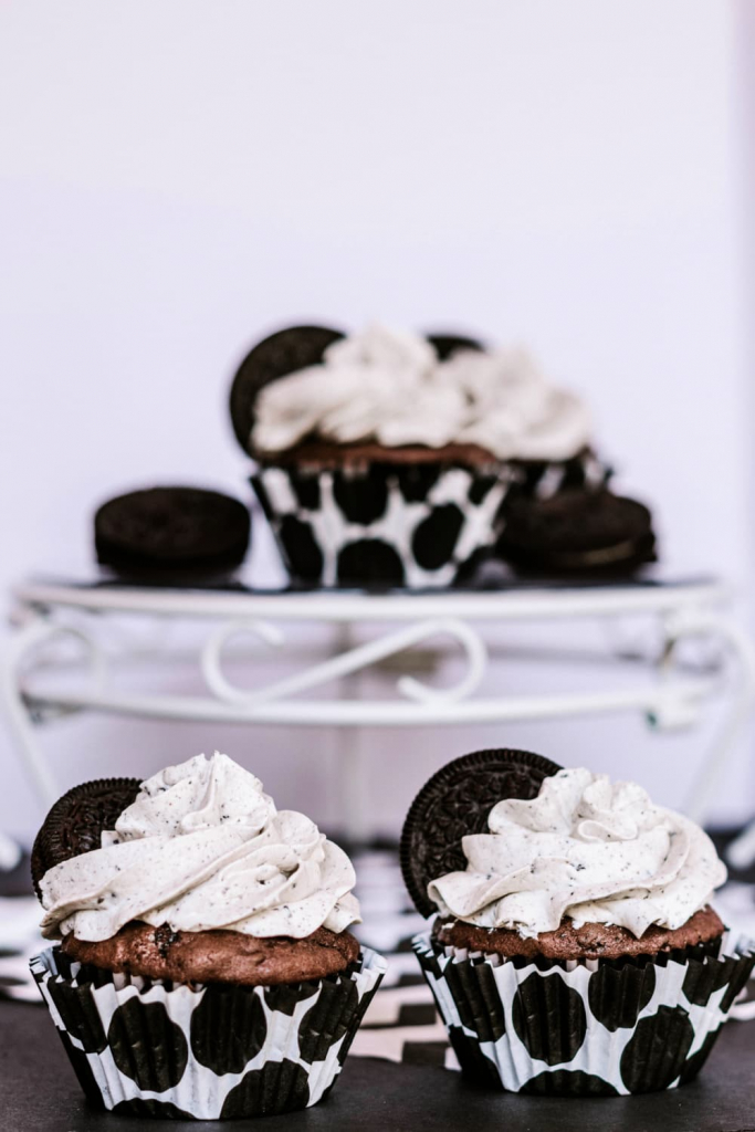 cookies-and-cream-cupcakes-with-oreos-my-home-and-travels finished cupcakes