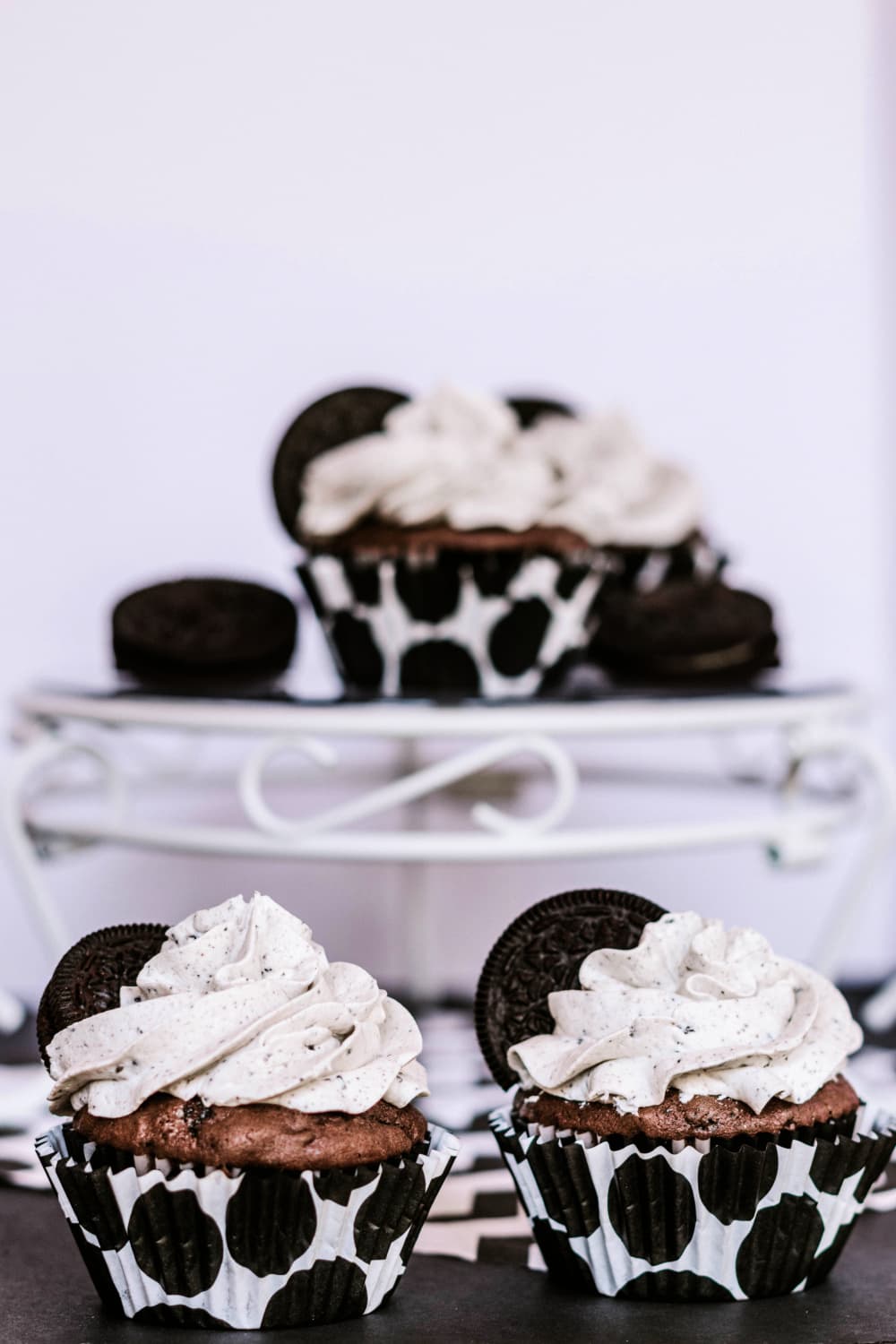 Easy Cookies And Cream Cupcakes With Oreos - My Home And Travels