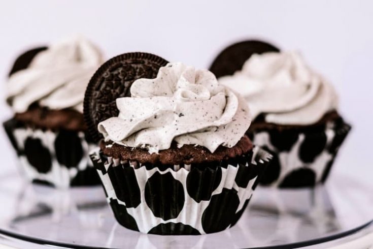 cookies-and-cream-cupcakes-with-oreos-my-home-and-travels-three-cupcake