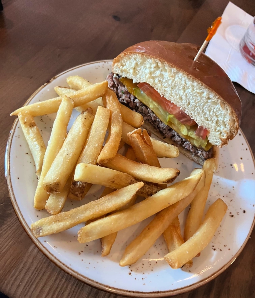 marriott-warehouse-new-orleans-my-home-and-travels-lobby-and-bar burger