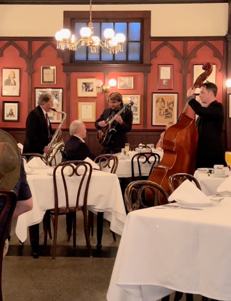 dining-at-antoines-new-orleans-my-home-and-travels jazz band