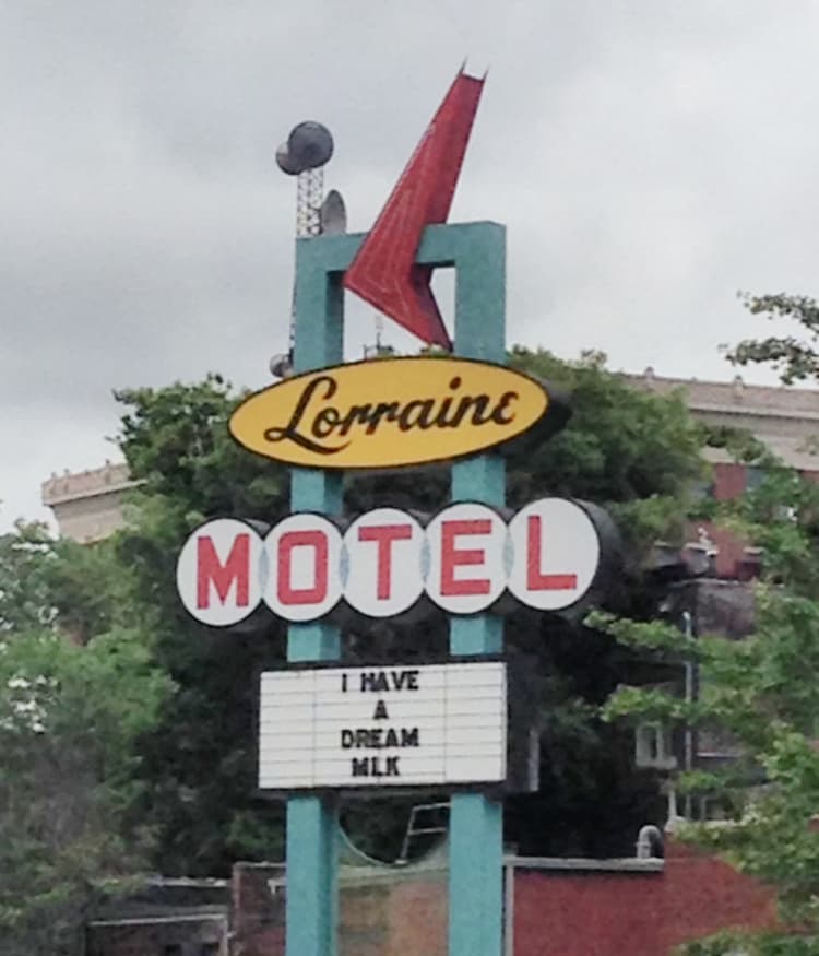 things-to-do-in-memphis-my-home-and-travels- lorraine motel sign