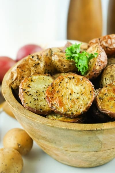 crispy-air-fryer-roas d-potatoes-my-home-and-travels feature