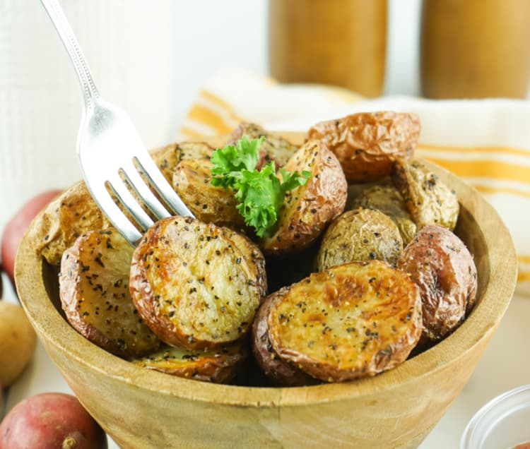 crispy-air-fryer-roasted-potatoes-my-home-and-travels ready for a bite