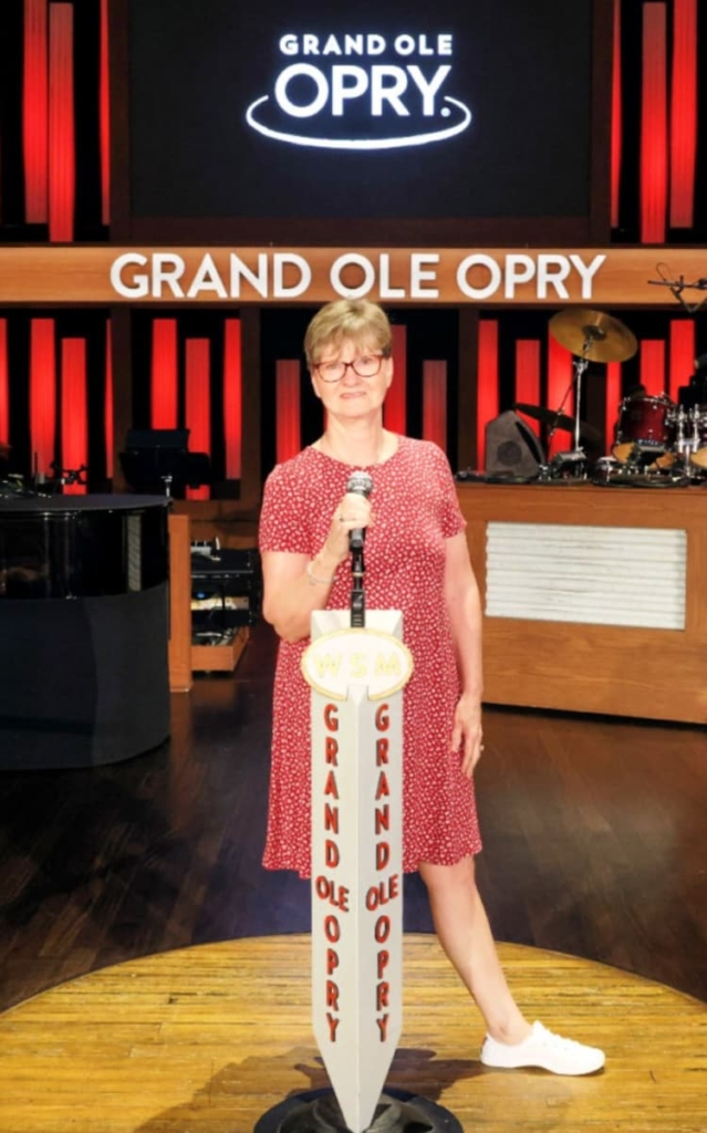backstage-grand-old-opry-tour-my-my-home-and-travels- performing at the opry