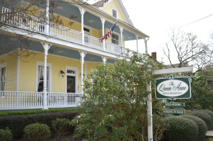 queen anne house -events-in-natchitoches-my-home-and-travels