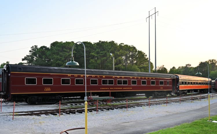 tennessee-valley-railroad cars on display