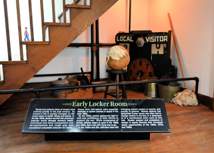 women-basketball-hall-of-fame-early-locker room