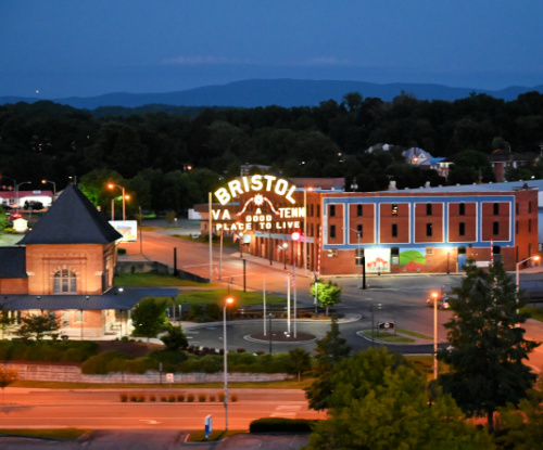 the-bristol-hotel-virginia-my-home-and-travels view from rooftop bristol sign