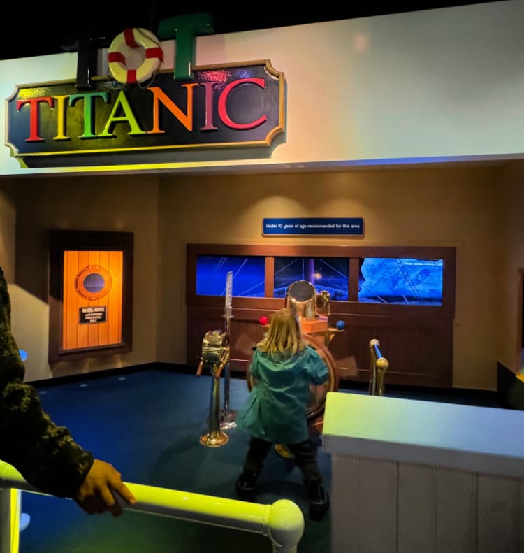 titanic museum pigeon forge kid area