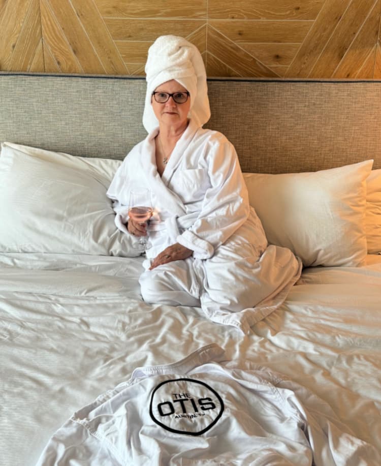 the-otis-hotel-austin-my-home-and-travels-in robe